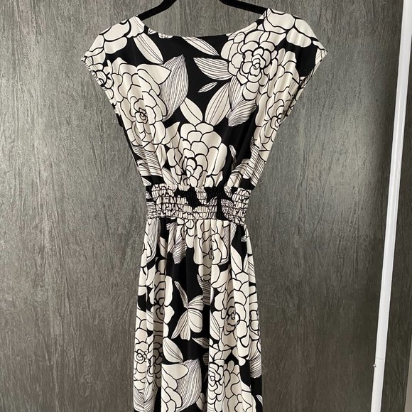 Jacob Black/White Floral Dress - Picture 4 of 6